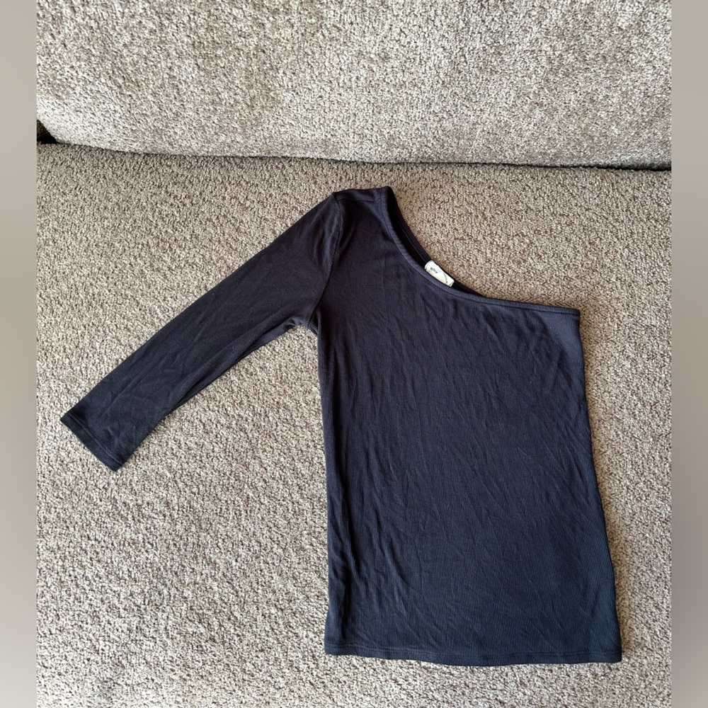 One shoulder top
